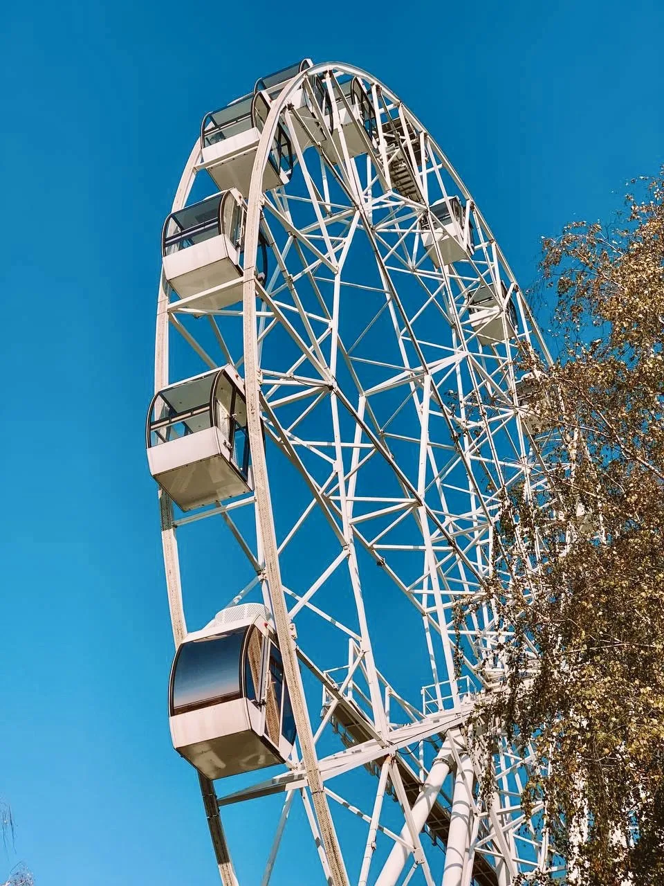 🎡 Парк Горького закрывает сезон аттракционов