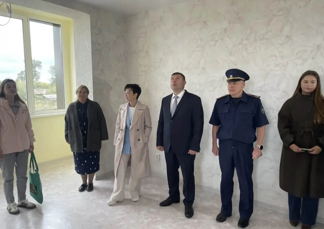 🏠 Ключи от новых квартир получили жители аварийного дома в Приморье