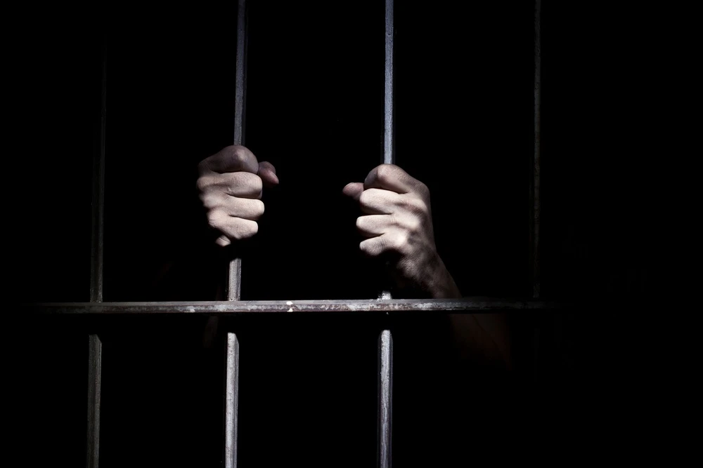 В Екатеринбурге 53-летний таджик изнасиловал женщину черенком от лопаты, после чего она...
