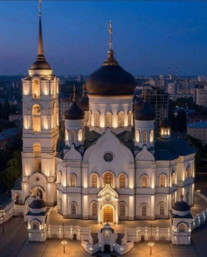 В центре Воронежа на фасадах еще 7 зданий установят подсветку