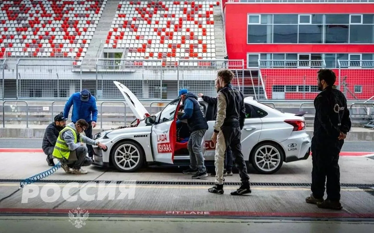 🏁 АвтоВАЗ представил гоночную Lada Iskra за 7 млн рублей!