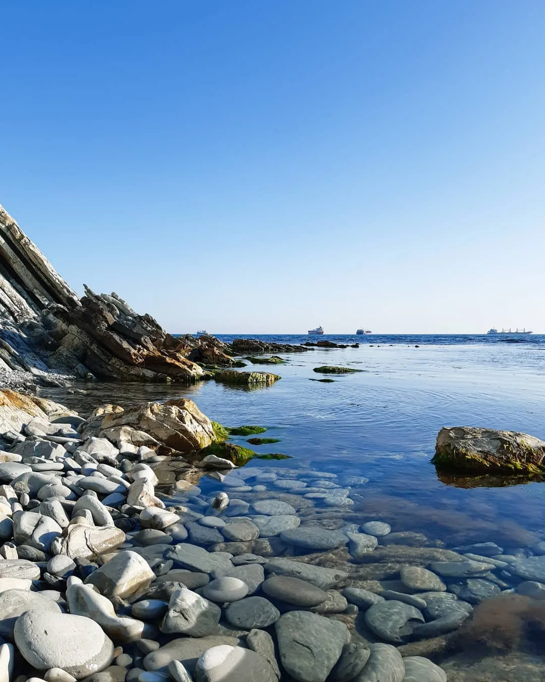 Любимые оттенки синего в Чёрном море 🌊