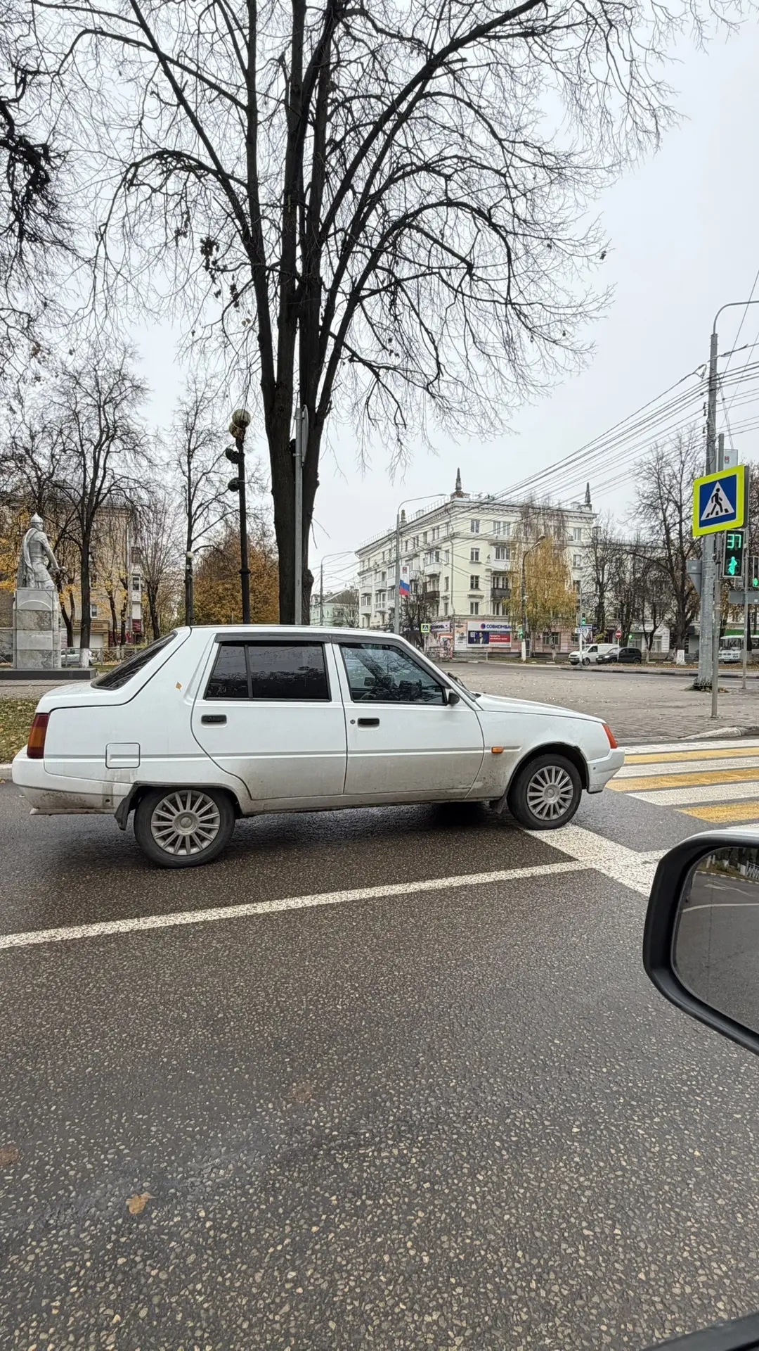 Встретила на светофоре знакомый силуэт. Знаете, что это за авто, есть тут кроме меня бы...
