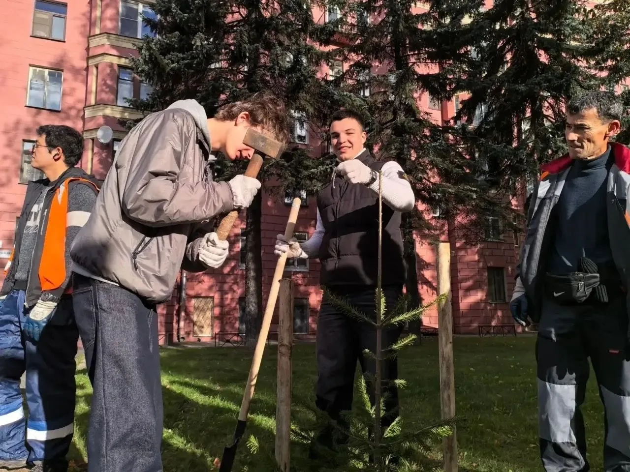 🎉 Месячник благоустройства в Выборгском районе: начинаем с добрых дел! 🎉Старт месячни...