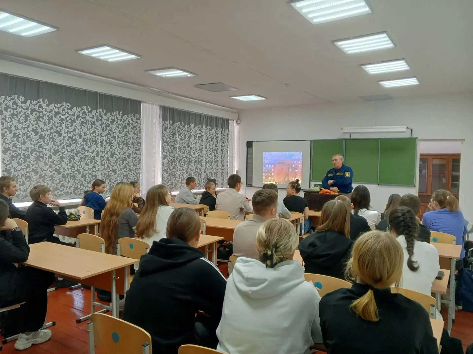 Открытый урок по гражданской обороне: о безопасности  из первых рук!