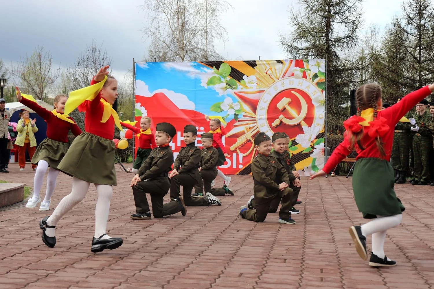 Воспитанники МБДОУ 120 приняли активное участие в праздничном мероприятии, посвящённом ...