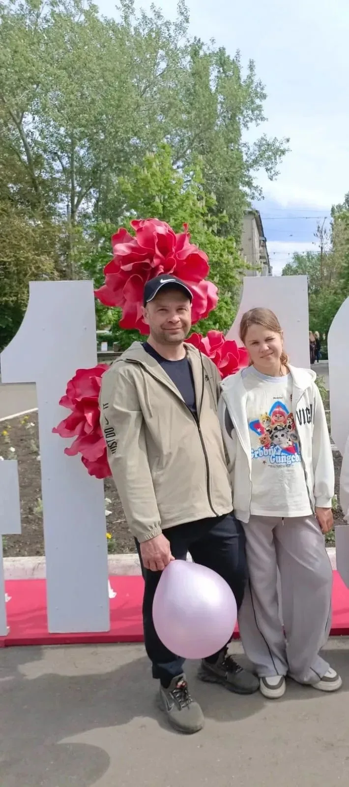 Посягина Александра, обучающаяся 8вэ "В" класса, участвует во флешмобе ко Дню отца: «Па...