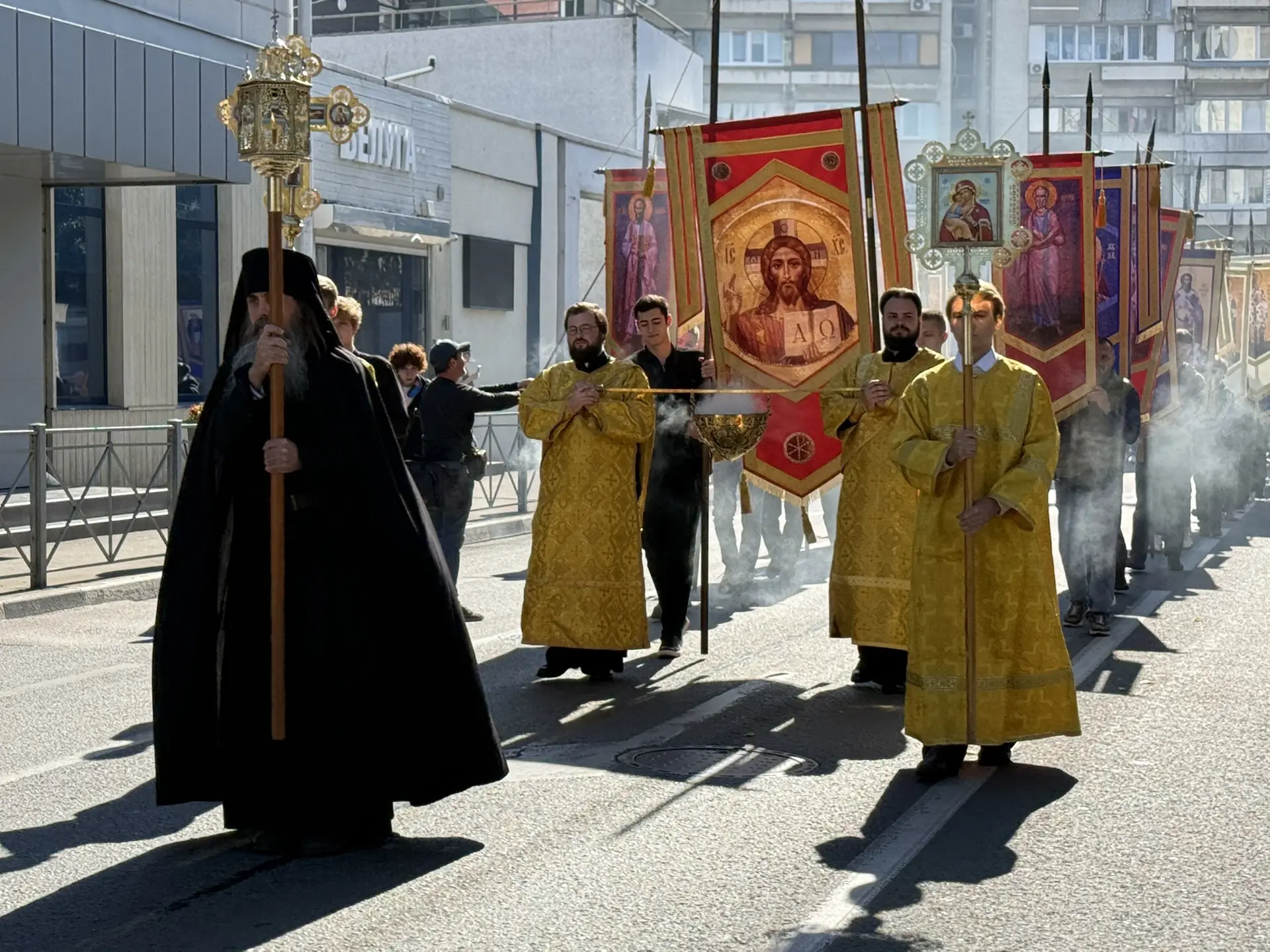 Крестный ход в центре Симферополя