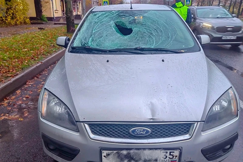 В Череповце на зебре сбили десятилетнего самокатчика