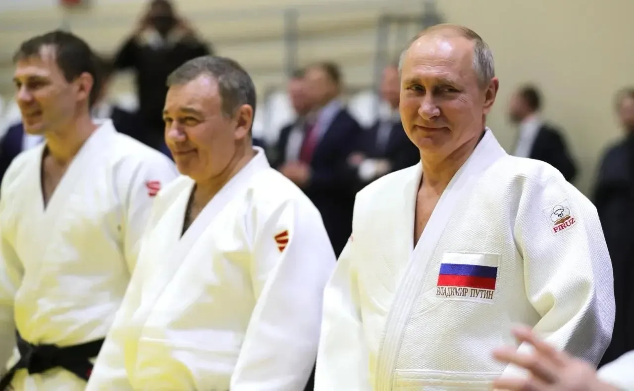 Команда Луганского государственного училища олимпийского резерва поздравляет Президента...