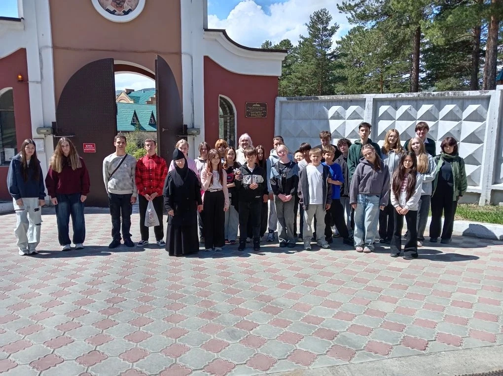 Ученики школы № 52 посетили женский монастырь в посёлке Атамановка