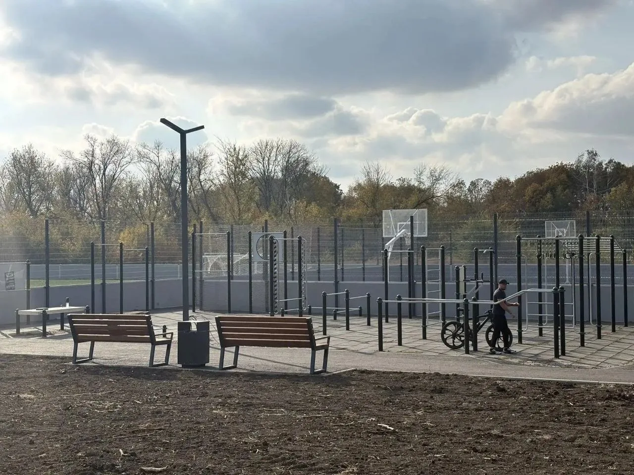 🌳 Продолжается благоустройство парковой зоны между 2-м и 3-м микрорайонами