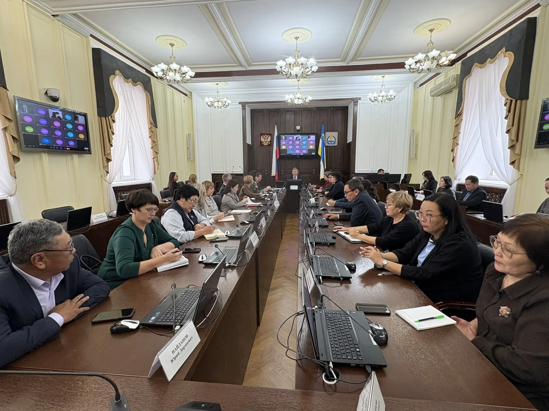 В Народном Хурале Бурятии состоялся круглый стол на тему «О ходе реализации Закона Респ...
