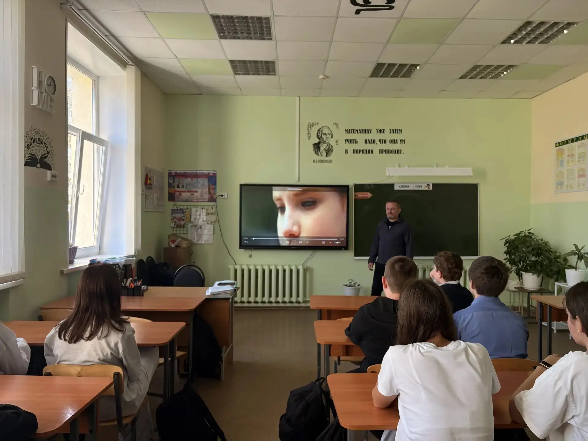🎬 13 октября наши восьмиклассники погрузились в мир больших целей. По программе «Киноу...