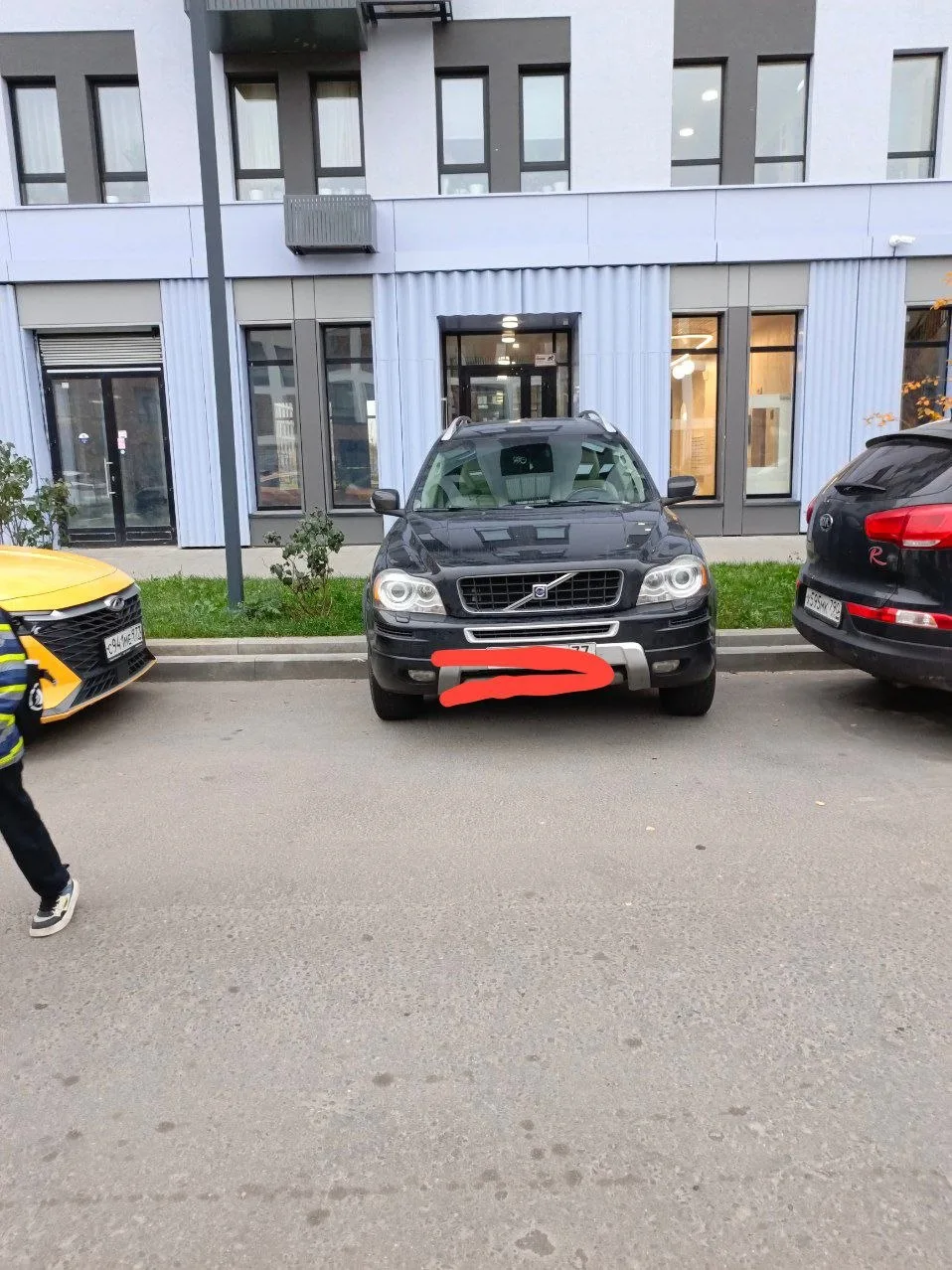 Чудесные товарищи, это ж умудриться влезть туда задом