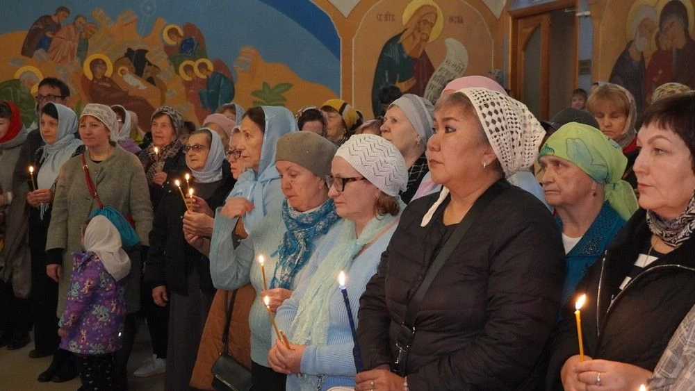 В праздник Покрова Пресвятой Богородицы митрополит Артемий возглавил Литургию в Покровс...