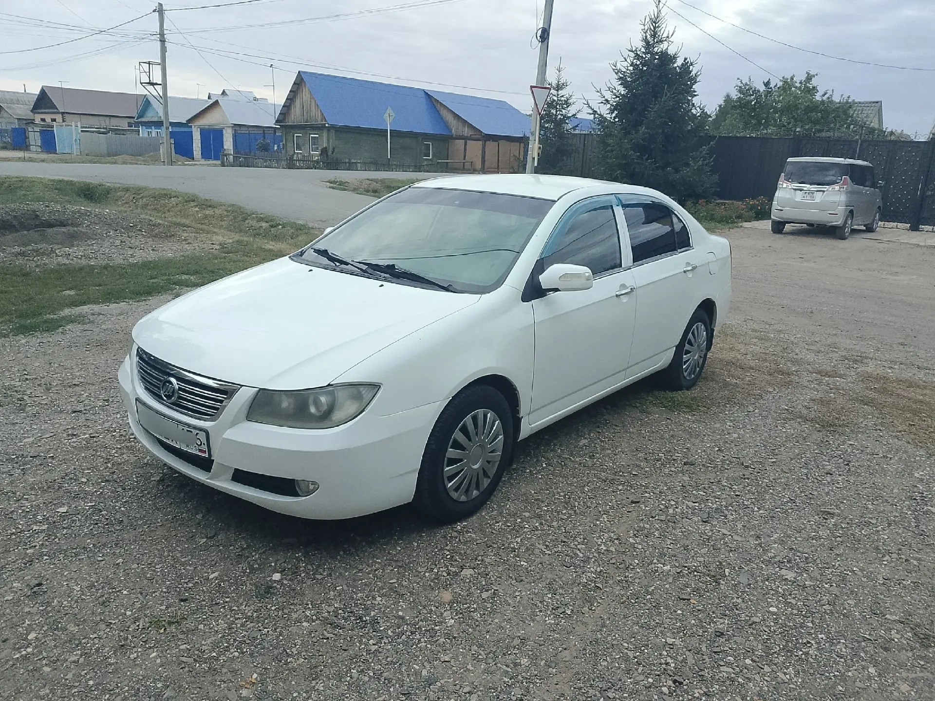 Продам Лифан Солано 2012 года. Я собственник. Автомобиль в хорошем состояние как внешне...