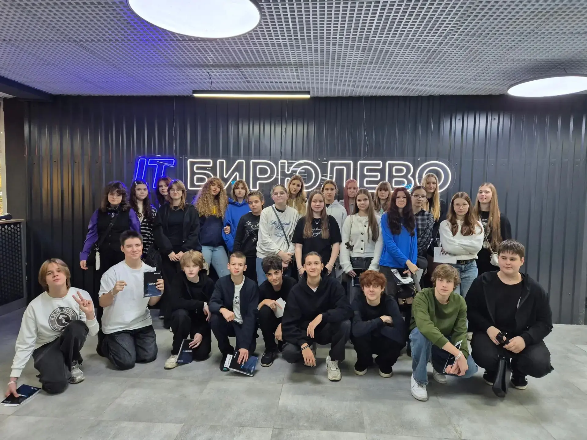 🎨 9 «А» и 9 «Г» классы на профессиональной пробе «Профессия: графический дизайнер»