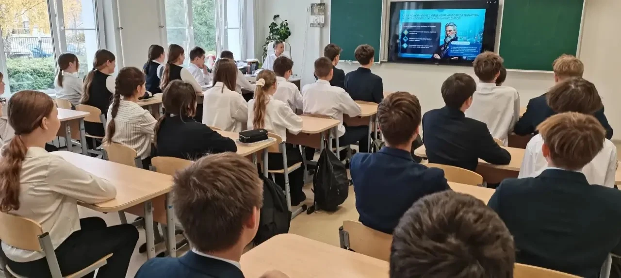 🫰В 8-х классах прошёл онлайн-урок «Пять правил: как грамотно занимать и одалживать ден...