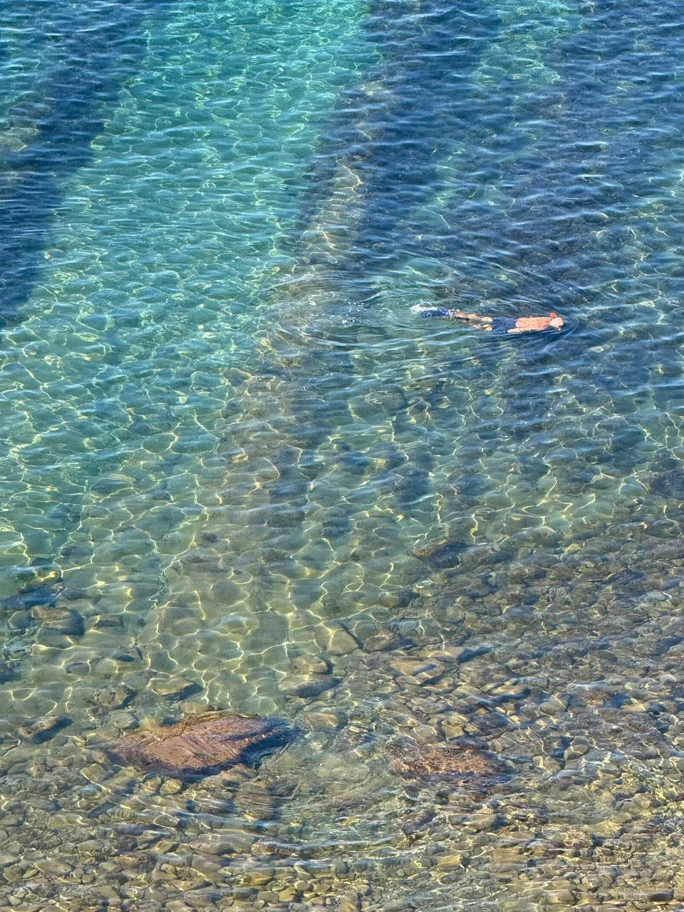 Кристально чистая вода в Анапе после того, как почти все отдыхающие разъехались и  оста...