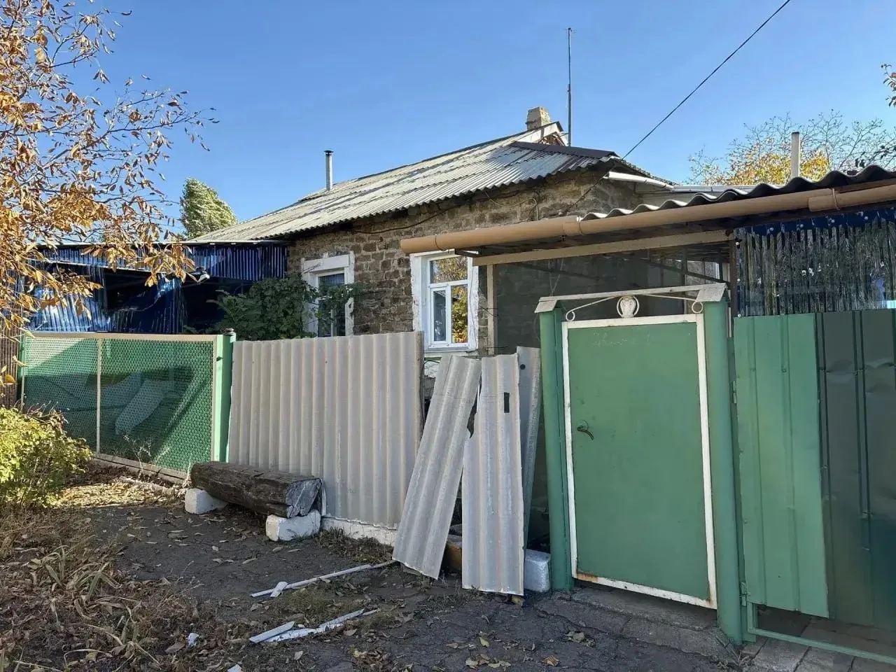 ❗️Сегодня ночью дроны ВСУ атаковали жилой район Красного Луча