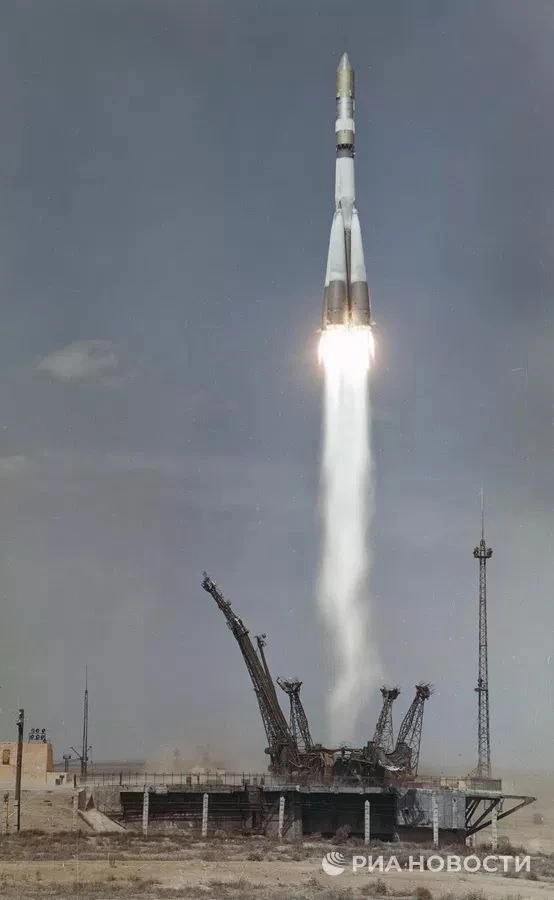 О новом космическом триумфе в октябре 1964-го писали во всех газетах и даже детских жур...