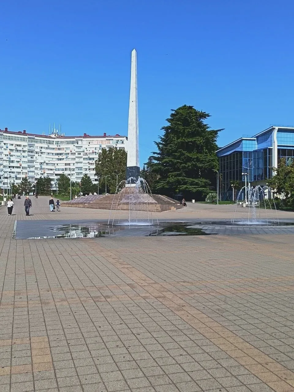 В Туапсе снова повреждён обелиск