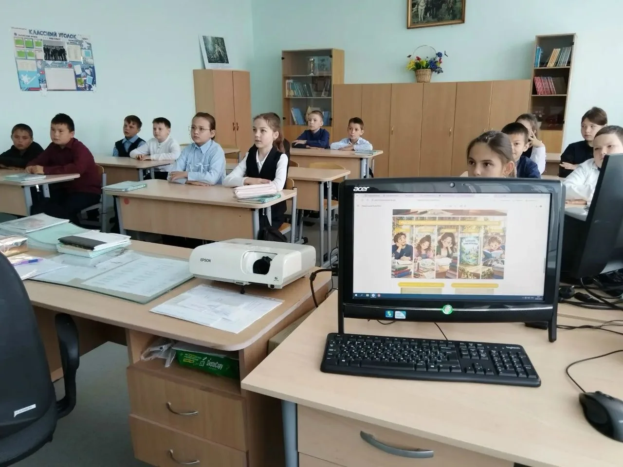 Здравствуйте, понедельник! Добрые традиции нашей школы