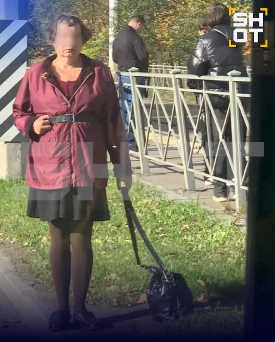 🔞Петербургская «Аленушка» уже 25 лет ждет клиентов на одной остановке.