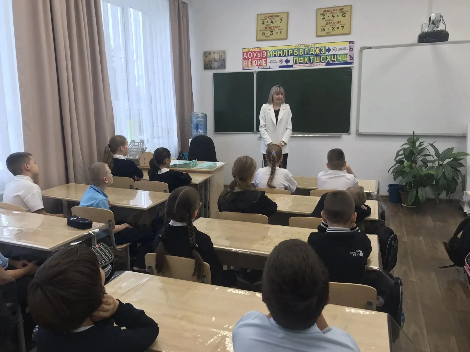 12 октября 2026 года в МБОУ СОШ № 1 г. Ипатово прошла встреча с педагогом-психологом от...