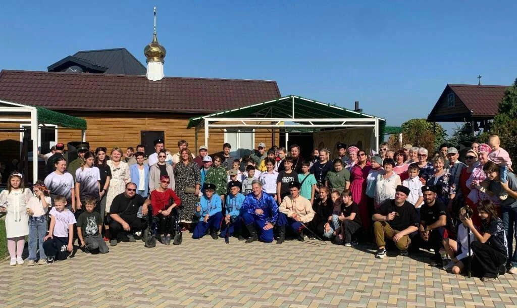 В Волгодонске дети-инвалиды приняли участие в казачьих гуляниях, посвященных Покрову