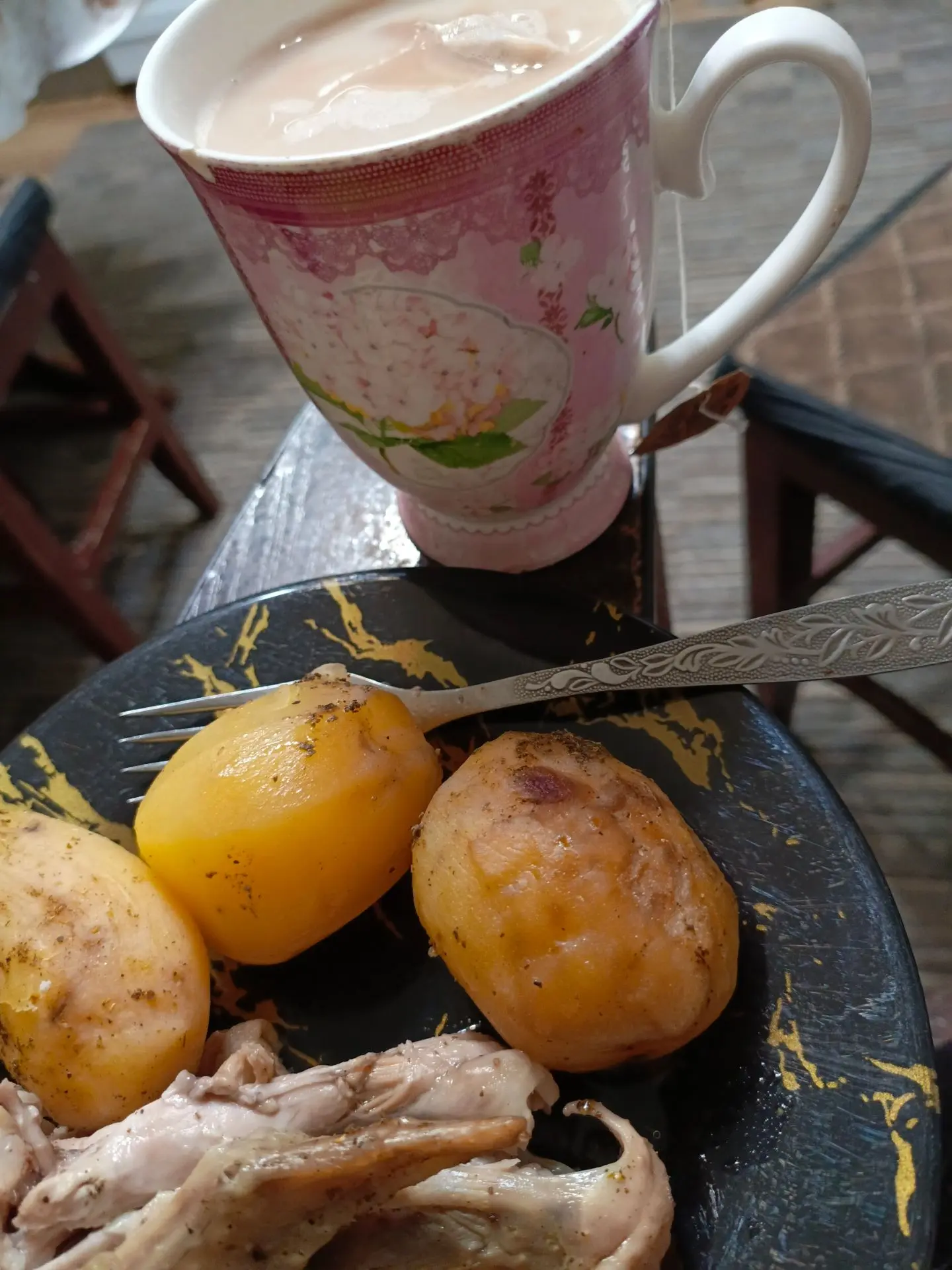 Ужинаем. Курицу с картошкой запекли в рукаве 🍗