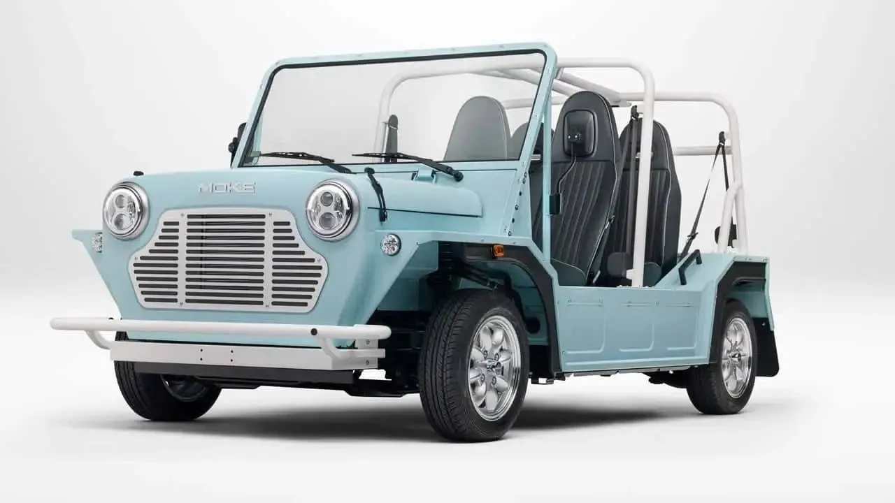 Электрический Moke получил новое поколение — крошечный пляжный автомобиль обновили до в...