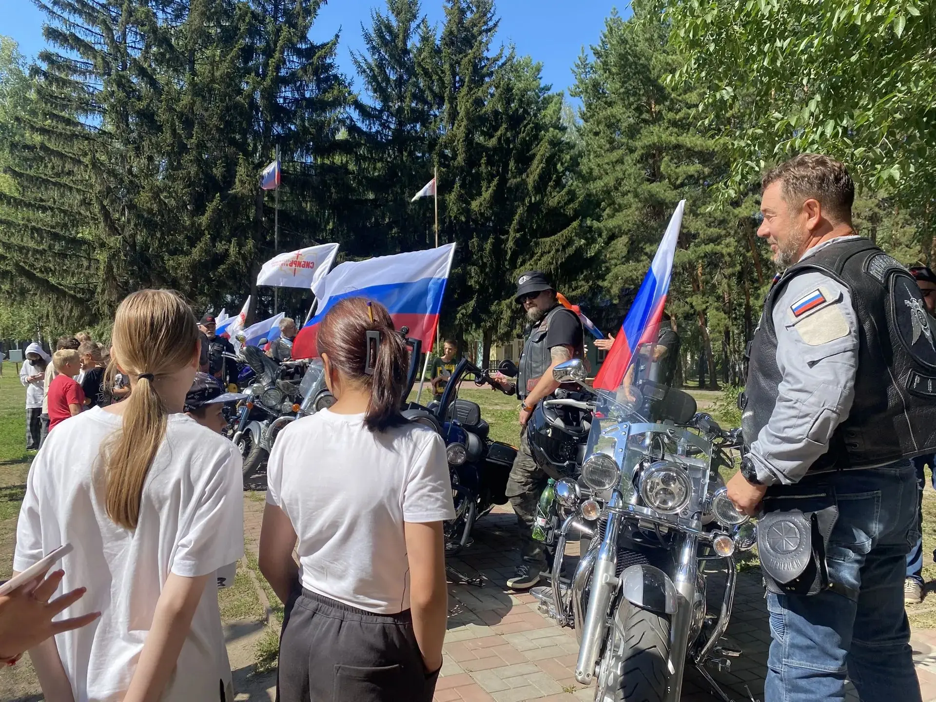 🎉 День Государственного флага РФ в нашем лагере! 🇷🇺