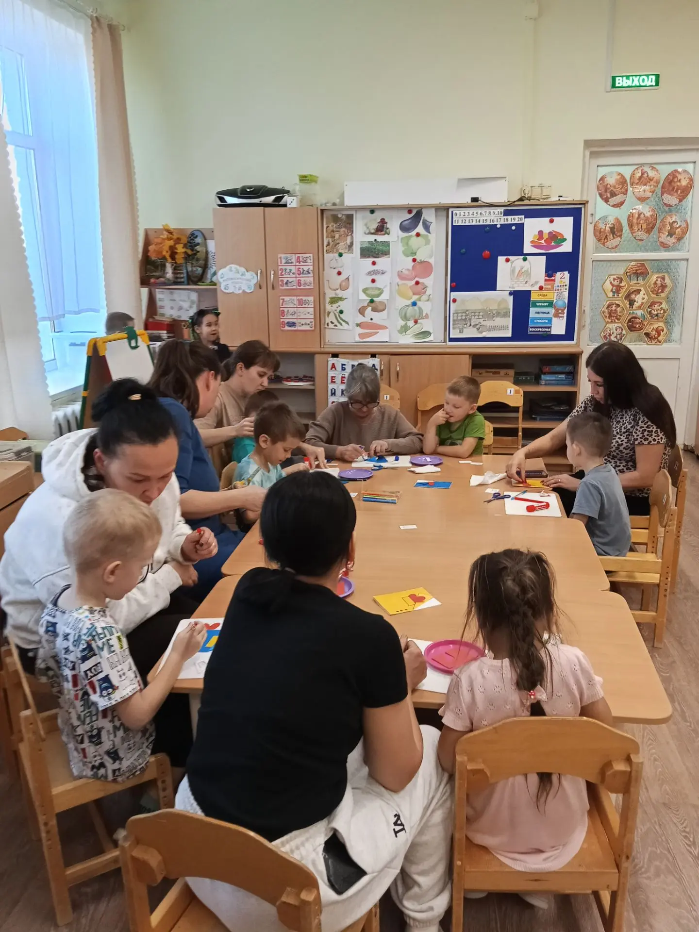В предверии праздника Дня отца в старшей логопедической группе прошёл трогательный маст...