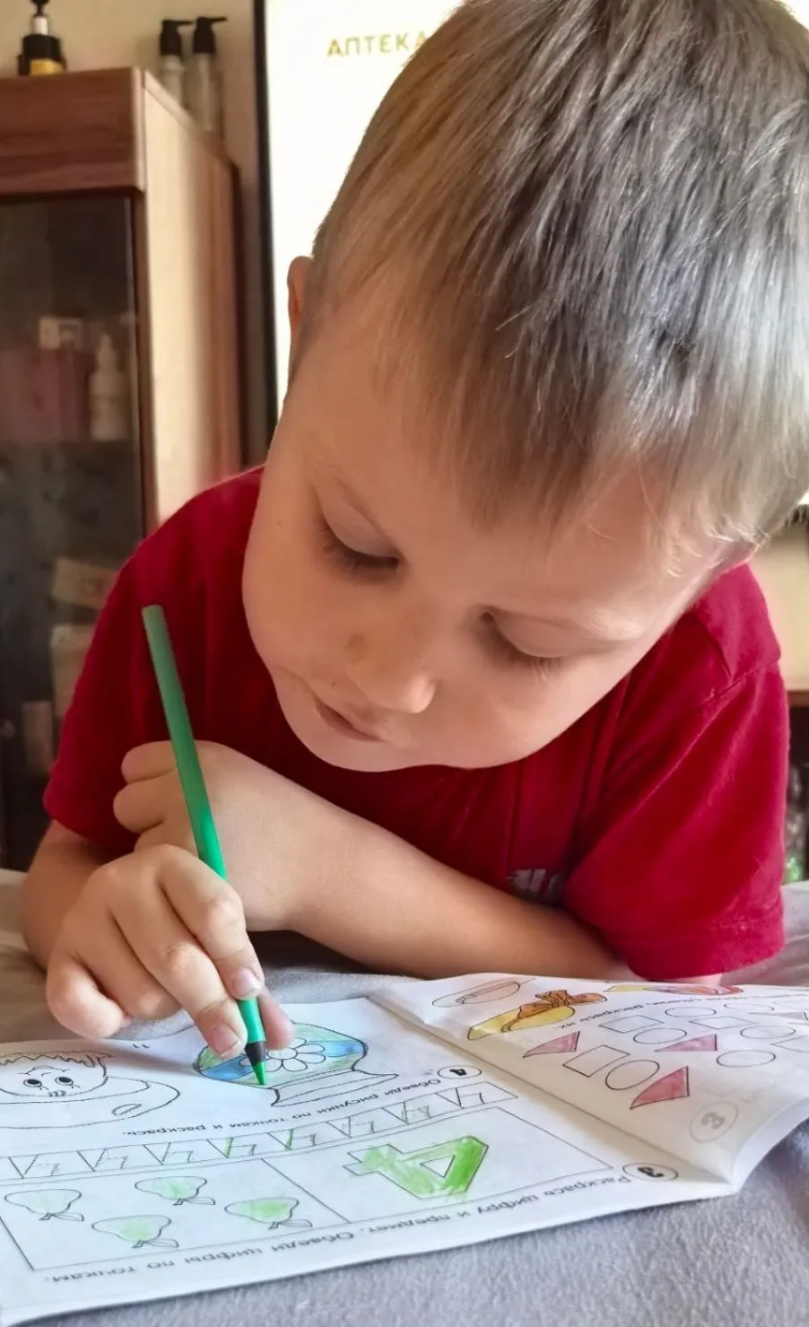 "Я же скоро в школу мам пойду, как Алёна, мне надо все знать!"
