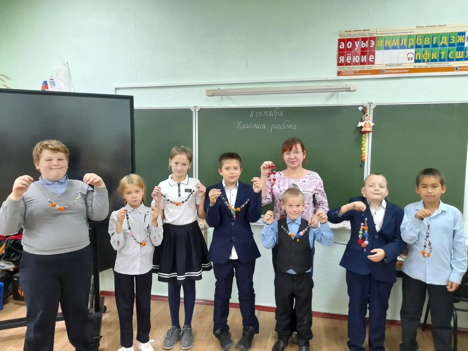 🧶 Творчество сближает! В 3 «Г» классе в преддверии Дня матери прошёл мастер‑класс по в...