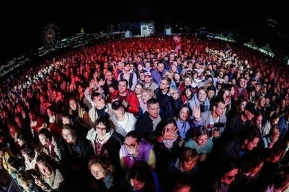 🤬 «Езжайте за свой счет»: крымчанам предложили самим добираться до Ростова на отмененн...