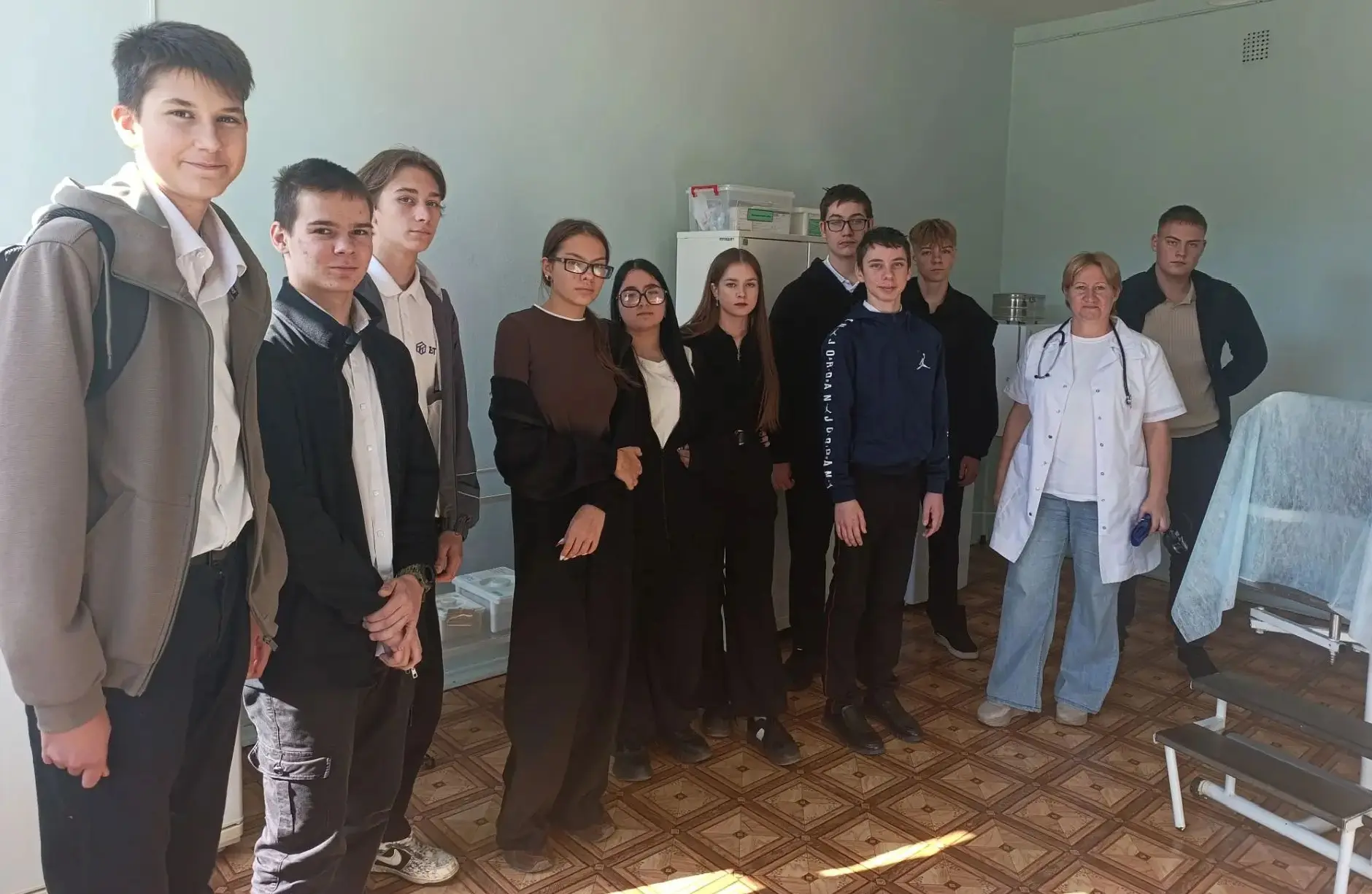 В рамках программы «Профориентация» ученики 8–9 классов посетили Фельдшерско-акушерский...