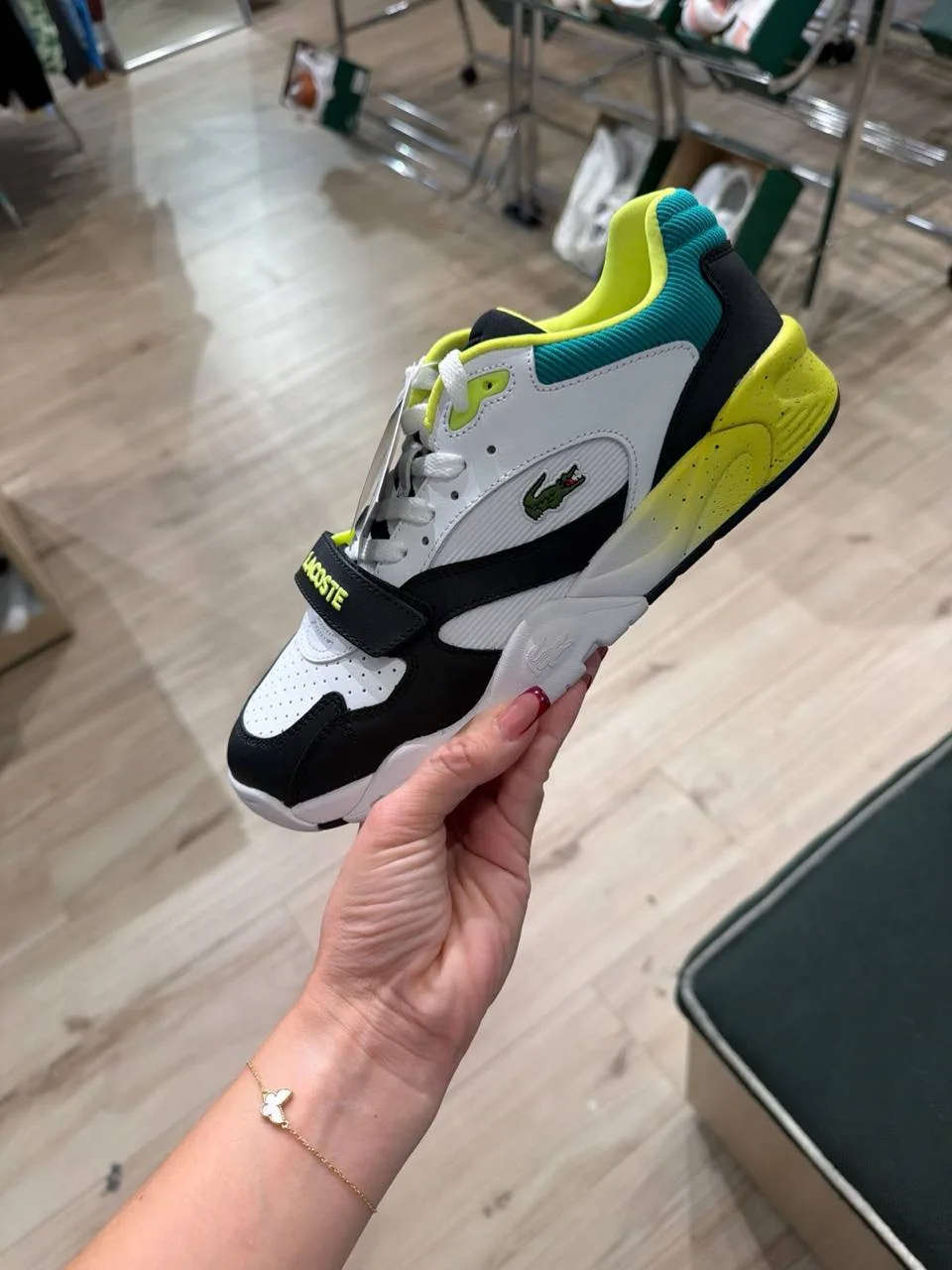 LACOSTE🏷️