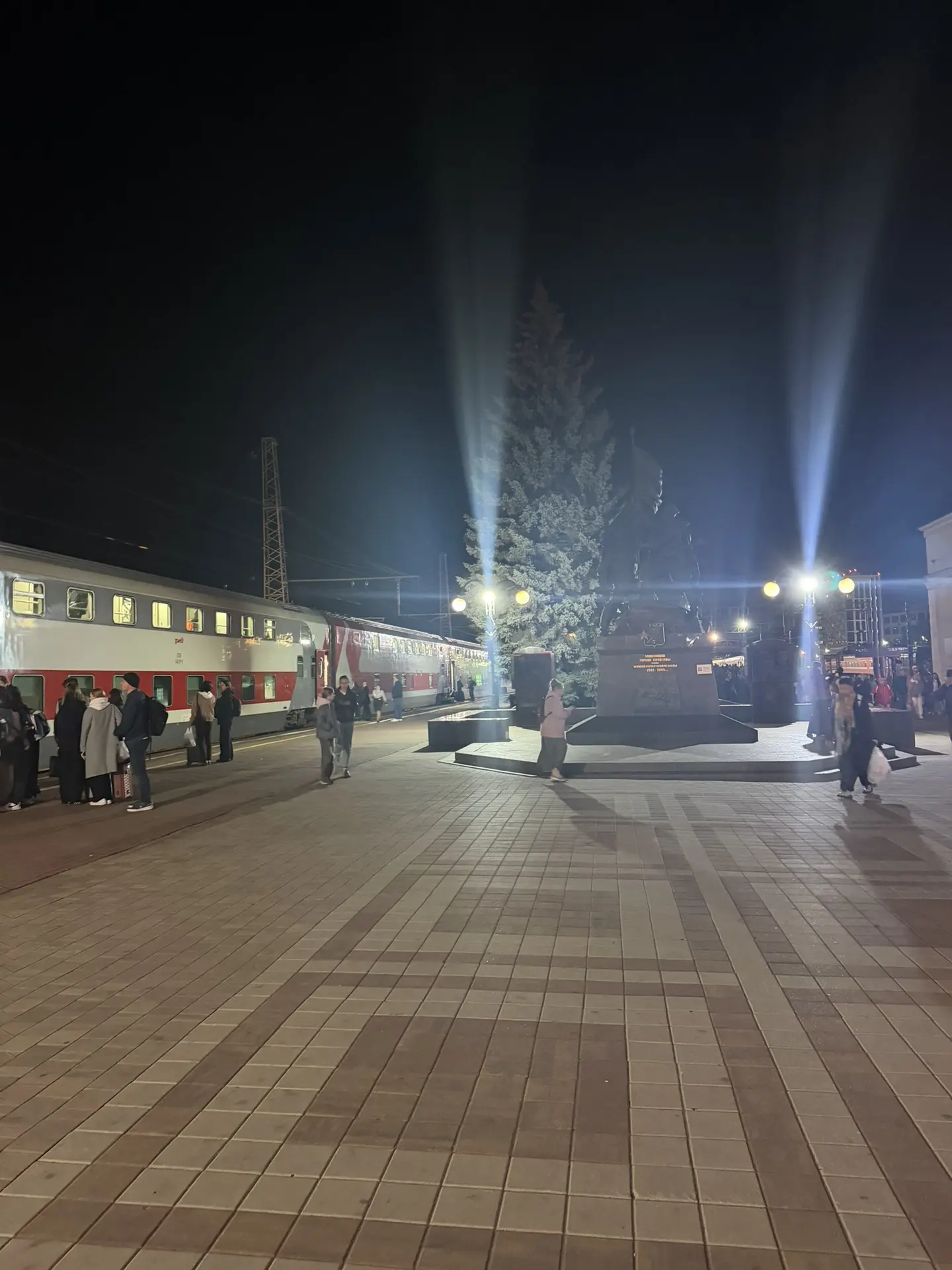 Новая забава в выходные . Провожали Полину. Быстро выходные пролетели . Грустново …
