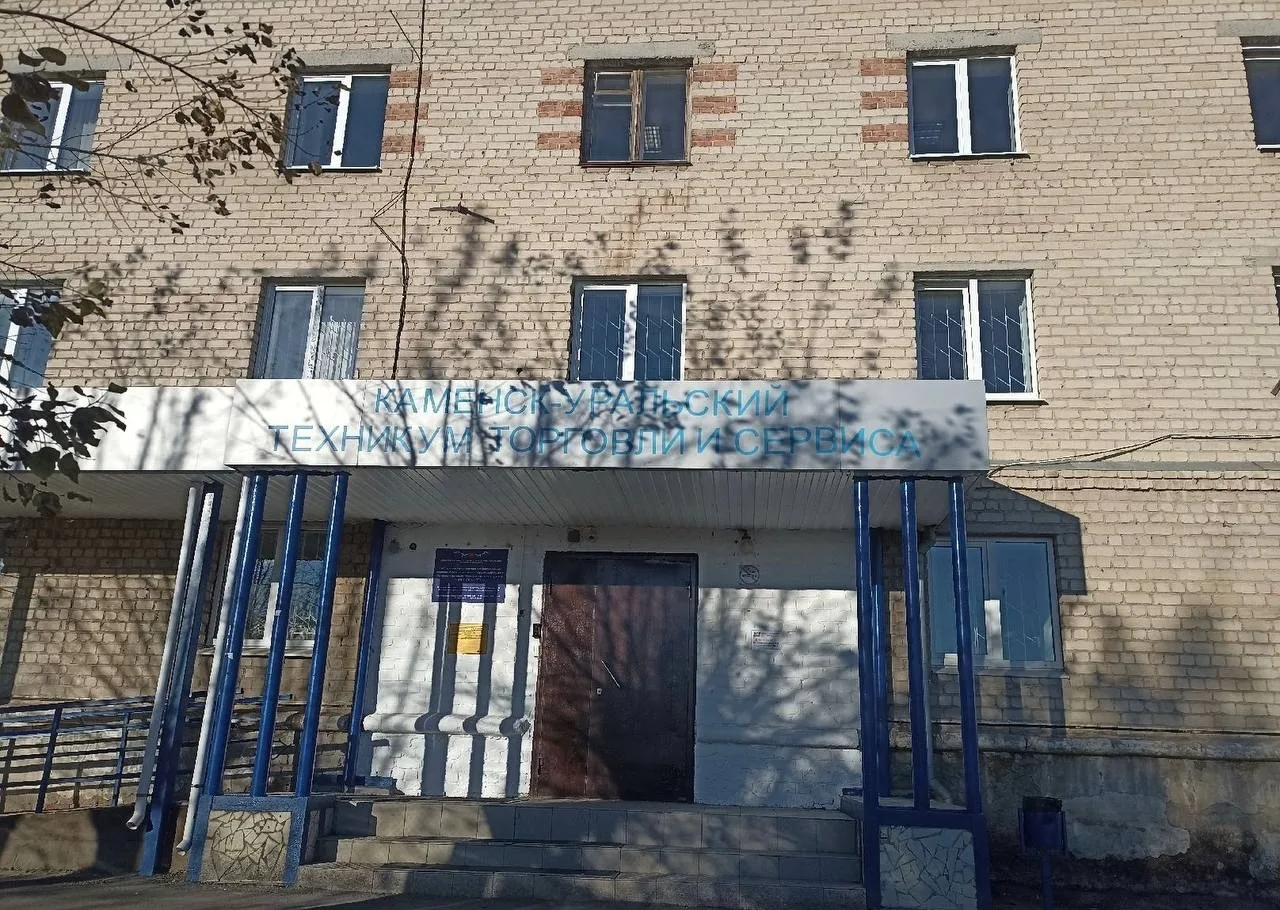 ❗️ Золотистый стафилококк на ноже и мухи на кухне: в Каменске-Уральском приостановили р...
