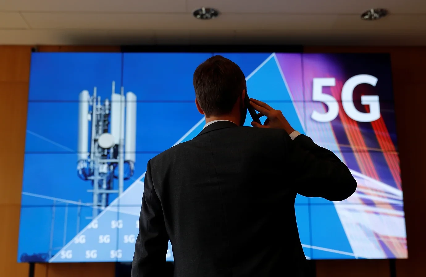 Тем временем операторы связи за месяц потратили на продвижение 5G на ТВ почти миллиард ...