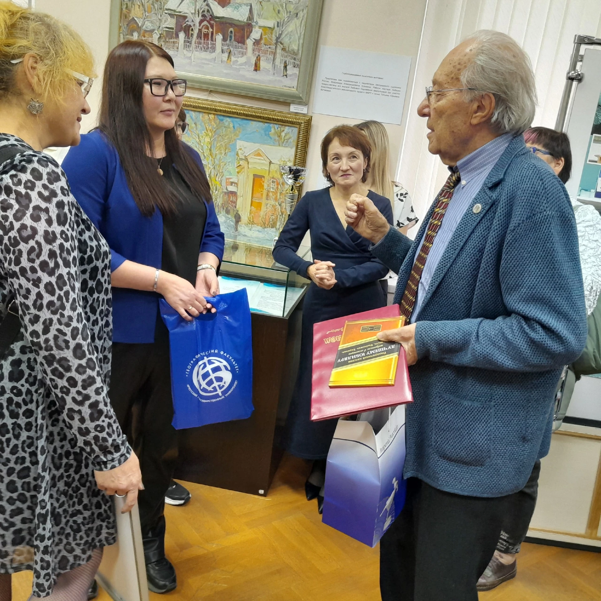 🎓 Вчера сотрудники Научной библиотеки им. В. Г. Распутина ИГУ, ученые и третьекурсники...