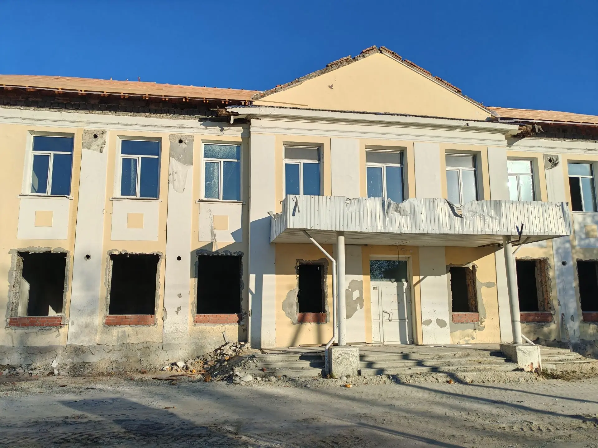 🏗️ Капремонт школы № 13: ход работ и влияние погоды