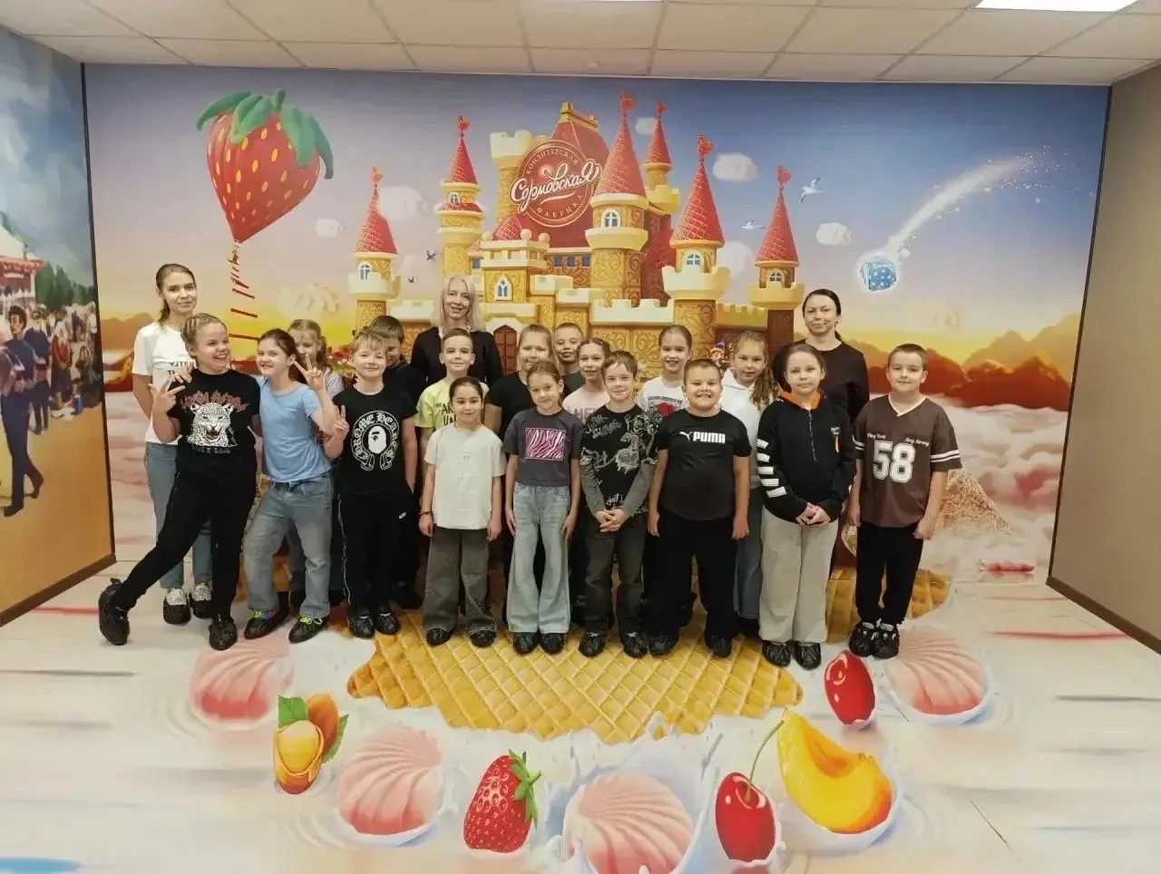 Вчера 3 «В» посетил Сормовскую кондитерскую фабрику! 🍫🏭 Море эмоций, сладкие запахи и...