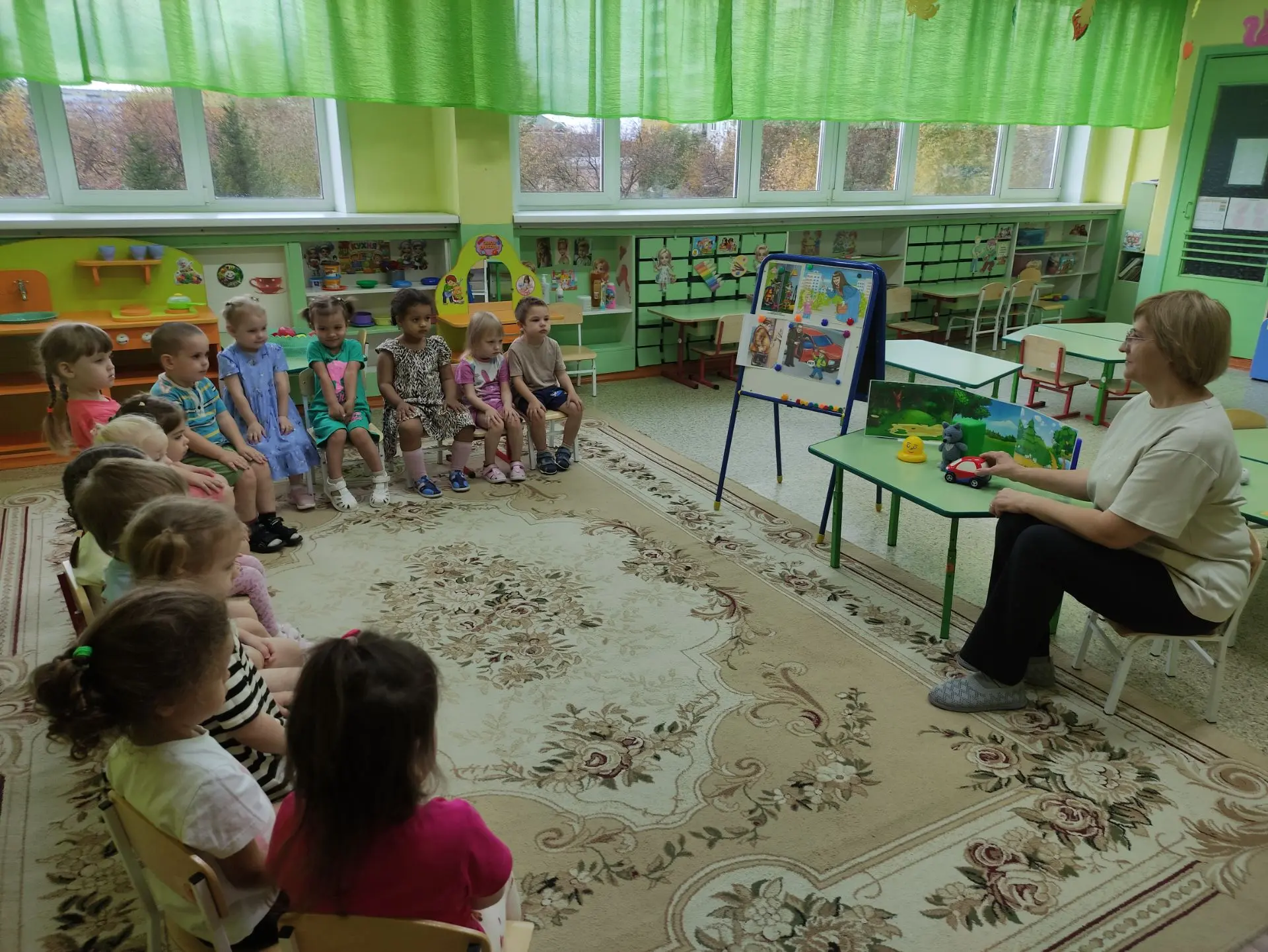 В младшей группе «Мечтатели» прошло занятие по безопасности на тему «Если чужой приходи...