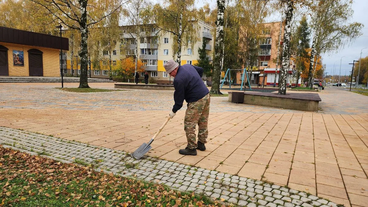 🍂 Талдом готовится к зиме: уборка листвы и подготовка к снегопадам