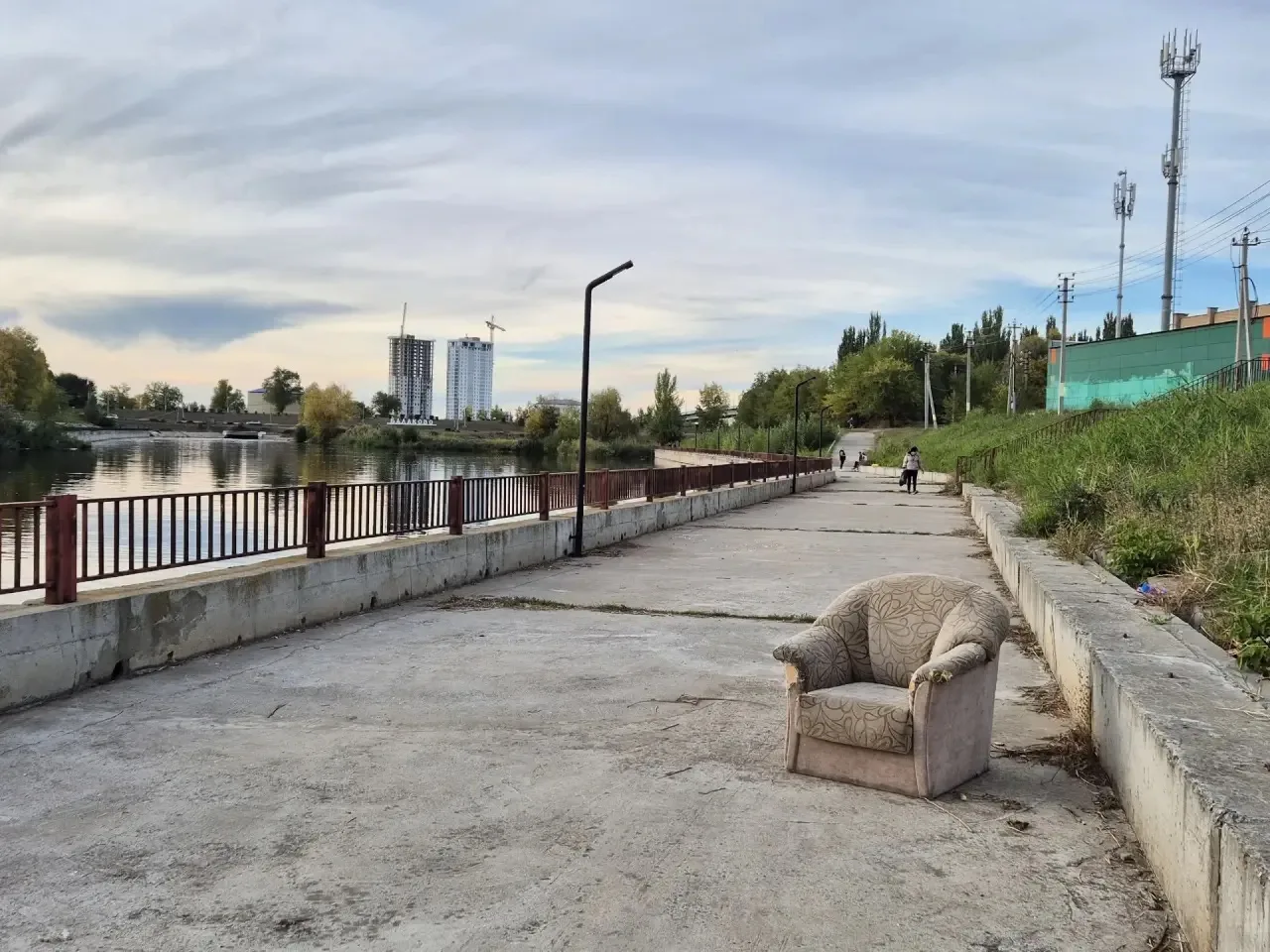Благоустройство набережной оросительного канала , видимо уже началось 🤣