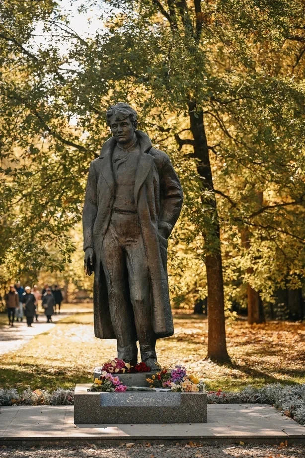 Музей-заповедник Сергея Есенина постепенно готовится к зиме... и меняет режим работы. С...